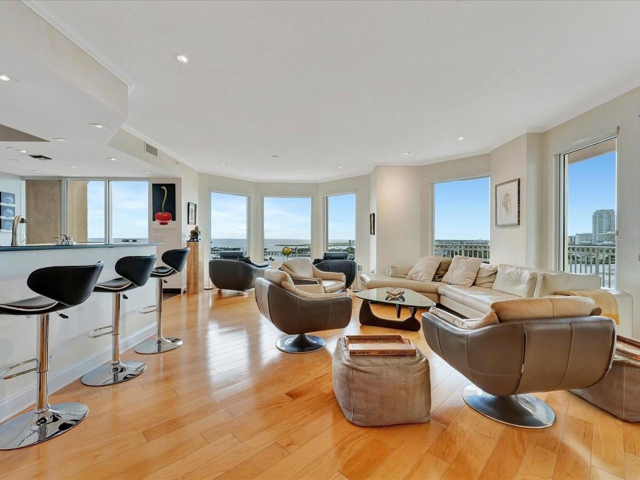 555 5th Ave Ne #932 - Photo 6 of 50