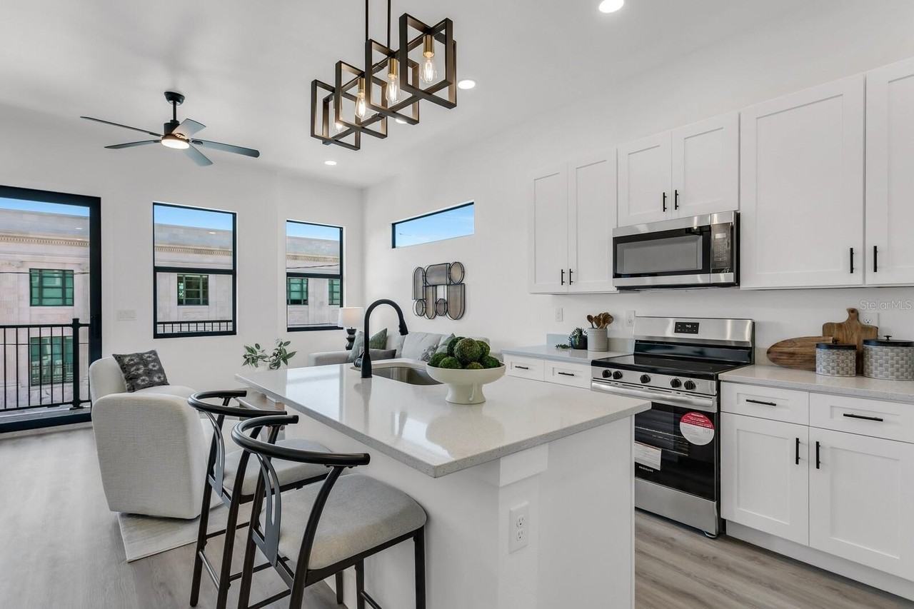 7016 S Mascotte St - Photo 3 of 33