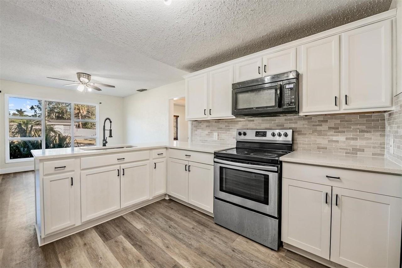 2220 W Ohio Ave - Photo 2 of 20