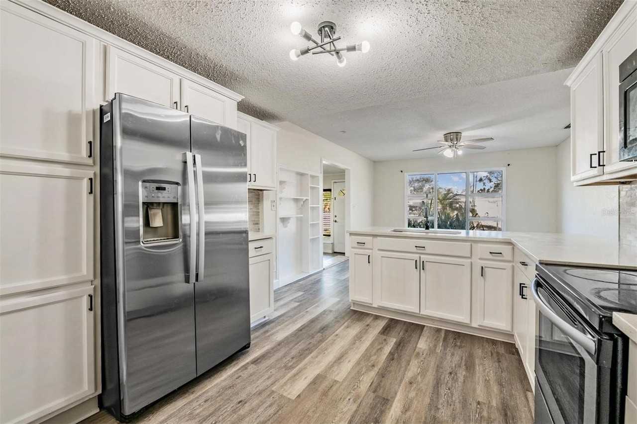 2220 W Ohio Ave - Photo 3 of 20