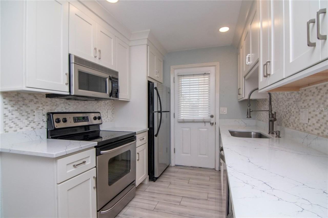 208 Danube Ave #204 - Photo 3 of 11