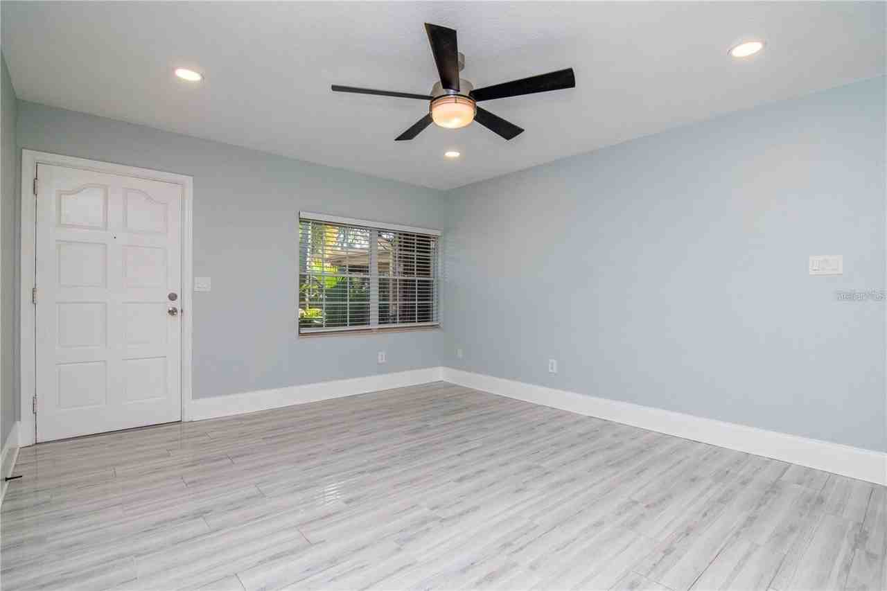 208 Danube Ave #204 - Photo 6 of 11