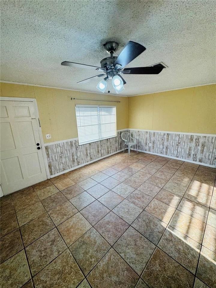 1306 Golconda Rd - Photo 3 of 10