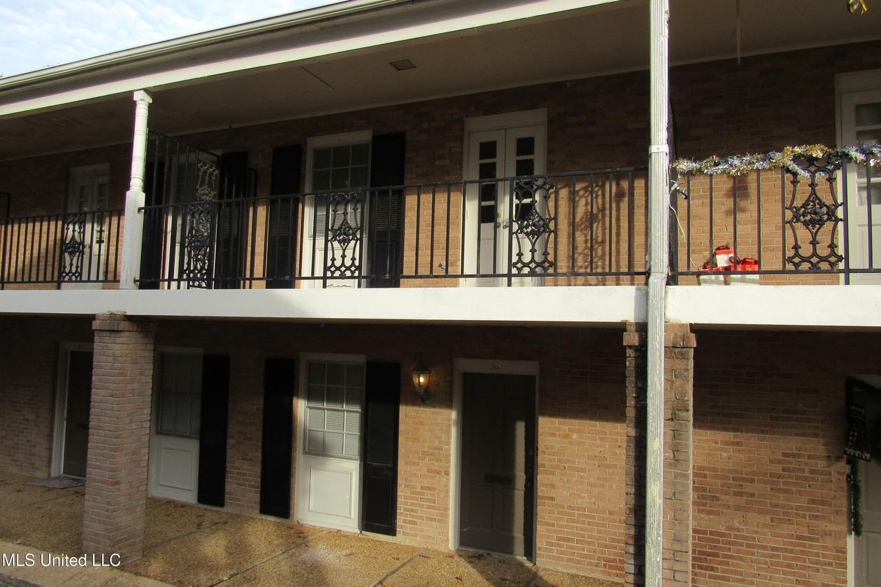 910 Pinehurst Pl Apt A3 - Photo 2 of 20