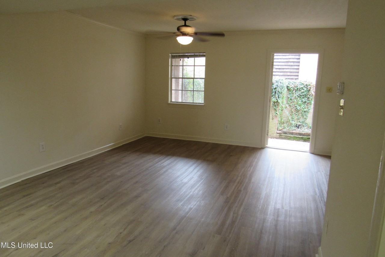 910 Pinehurst Pl Apt A3 - Photo 3 of 20