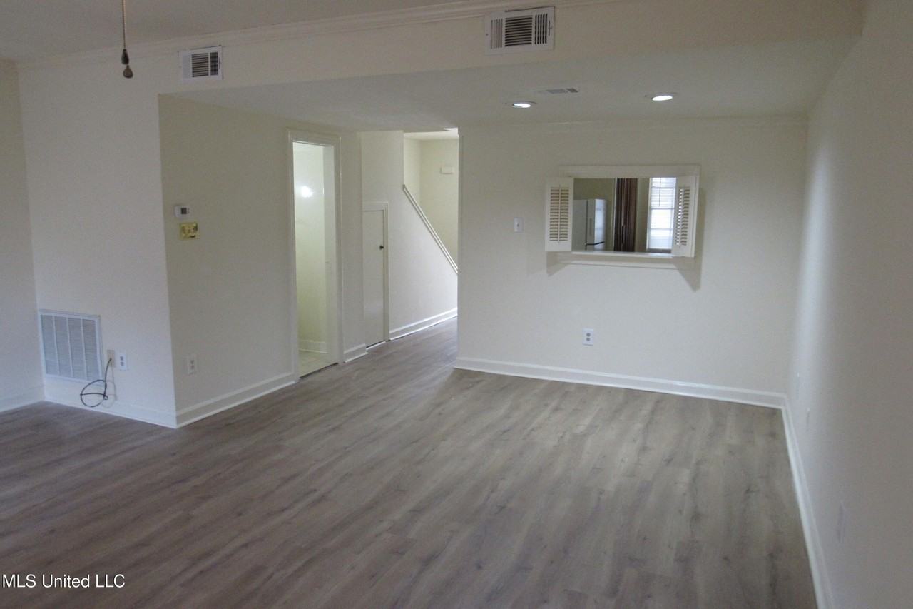 910 Pinehurst Pl Apt A3 - Photo 4 of 20