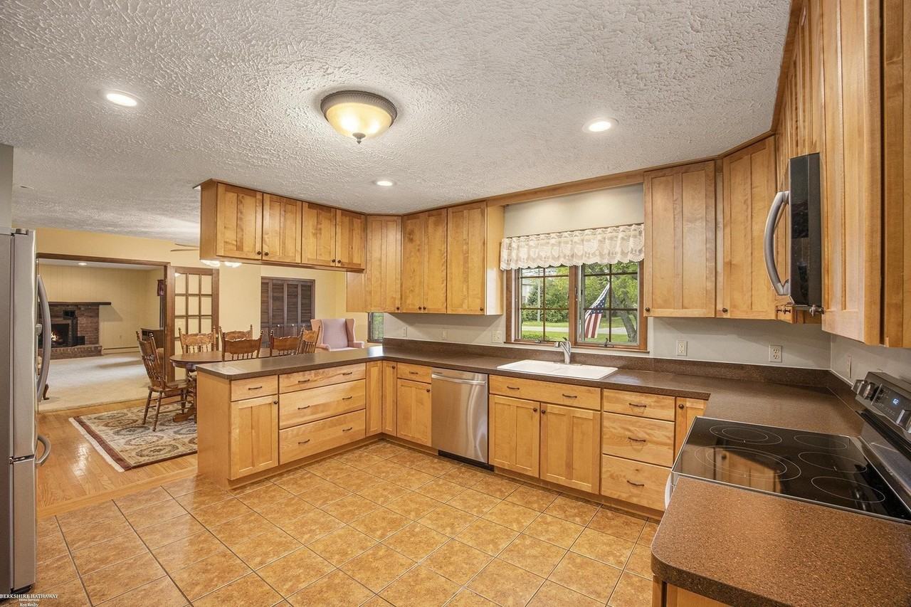 3162 Mcclure Dr - Photo 5 of 12