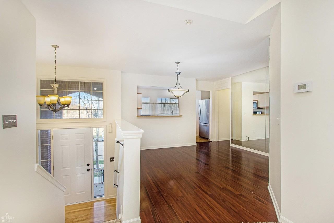 16832 Kensington Dr - Photo 2 of 22