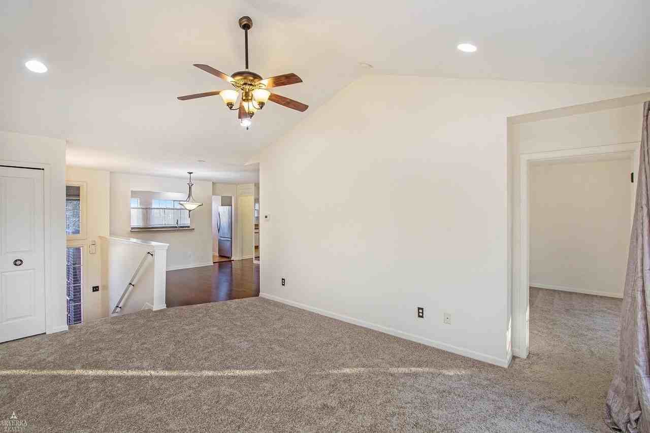 16832 Kensington Dr - Photo 5 of 22