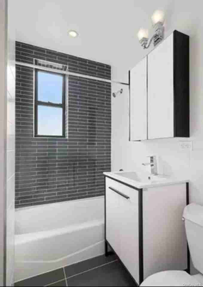 4160 Bowne St Unit 1d #1D - Photo 5 of 8