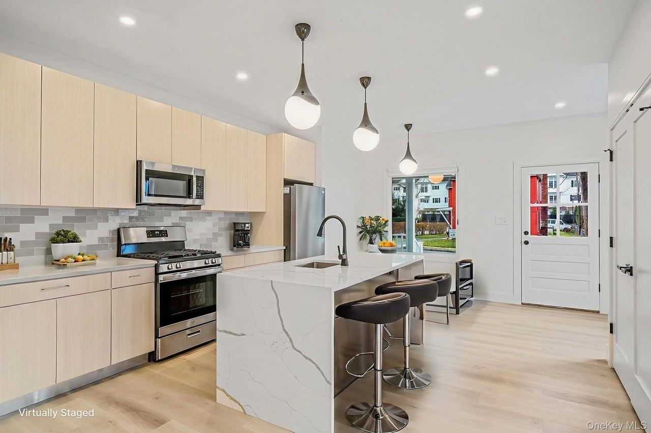 24 Skillman Street unit: Lower - Photo 3 of 10