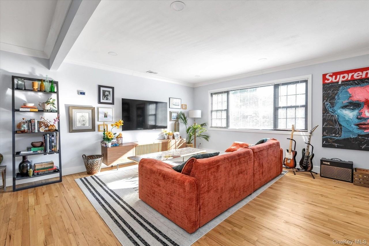 4 Finch Place unit: Upper - Photo 3 of 18