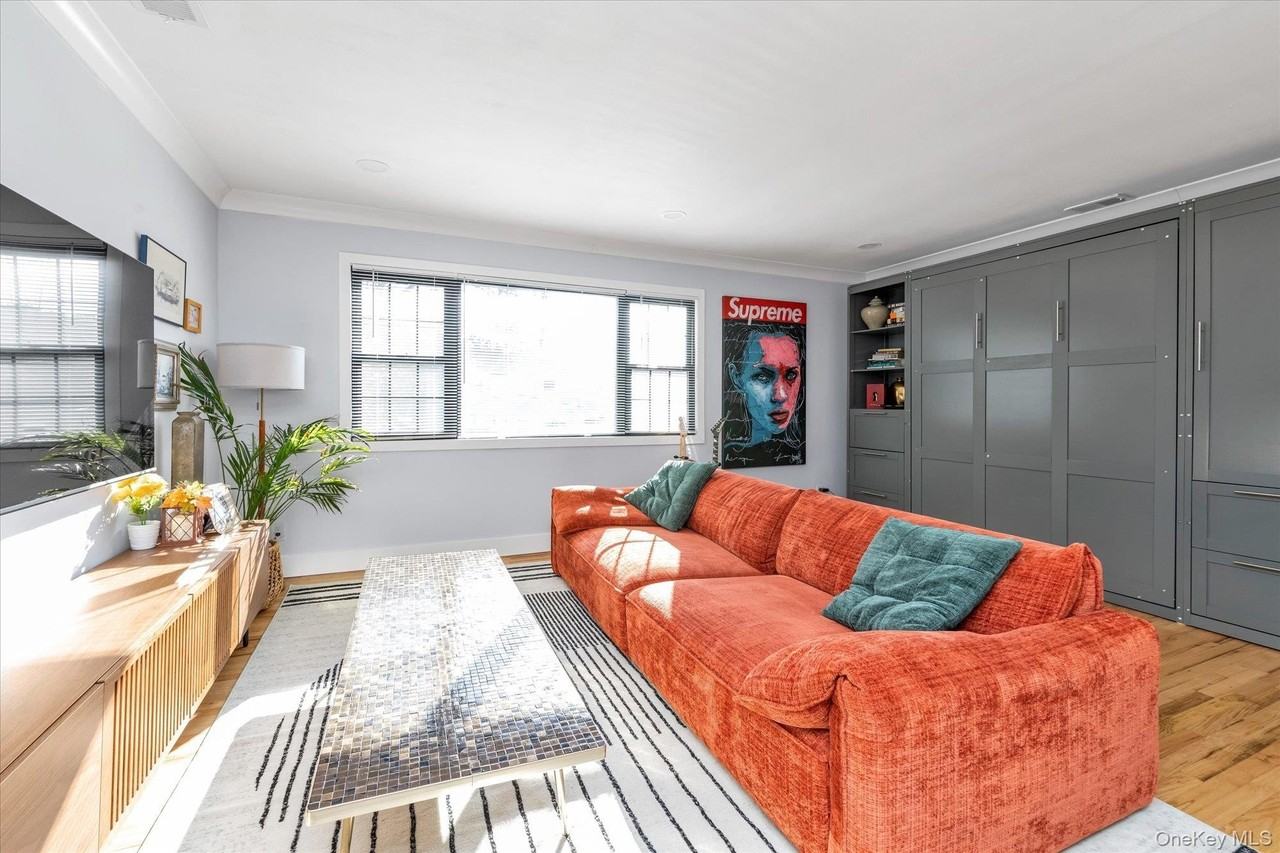 4 Finch Place unit: Upper - Photo 4 of 18