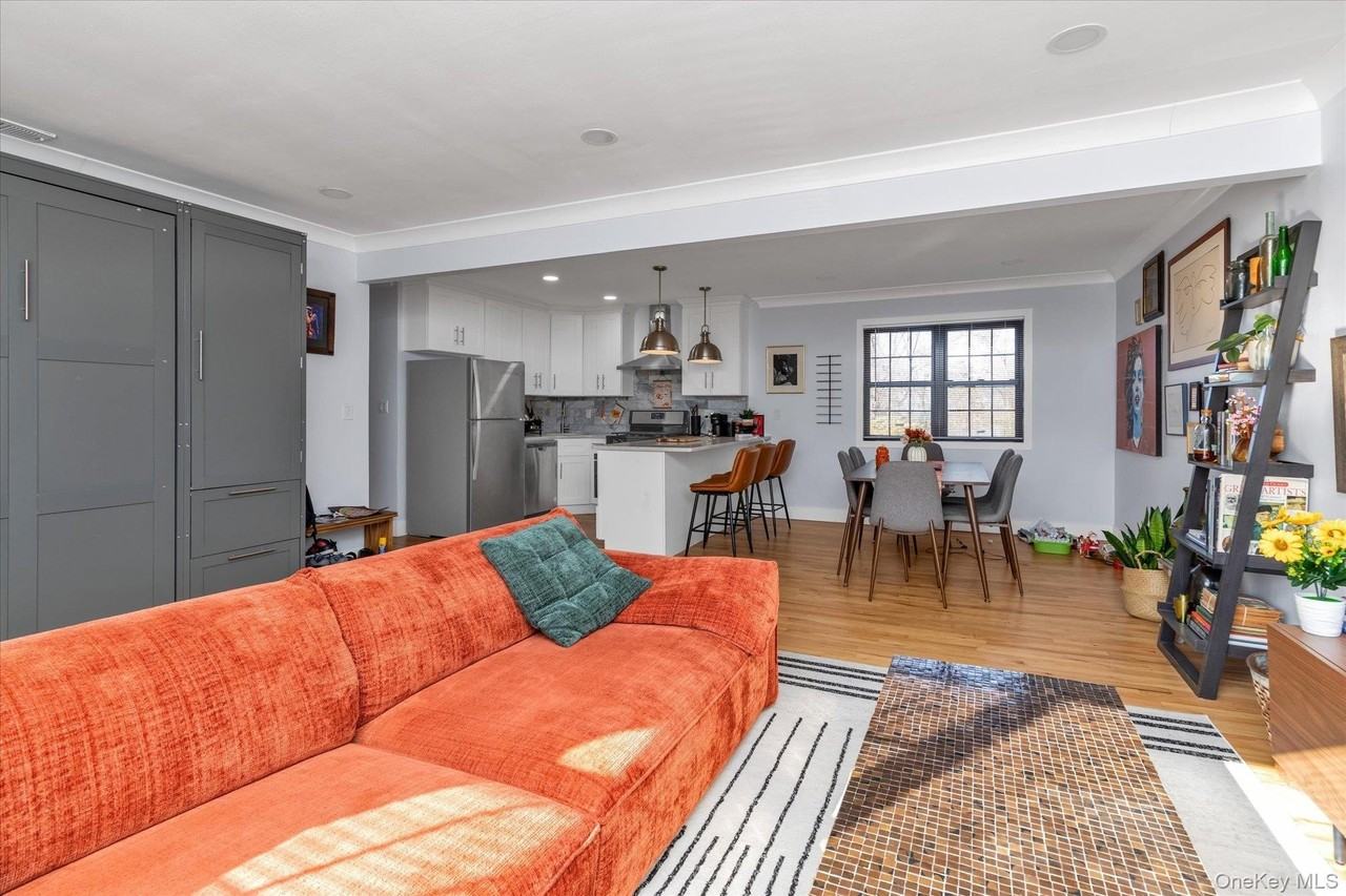 4 Finch Place unit: Upper - Photo 5 of 18