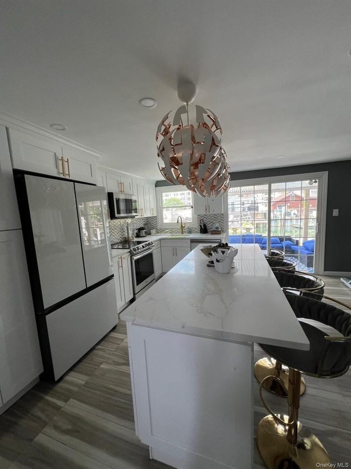 591 Nassau Ave 1st Fl #1stFL - Photo 2 of 8