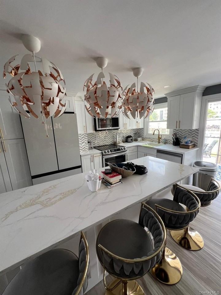 591 Nassau Ave 1st Fl #1stFL - Photo 4 of 8