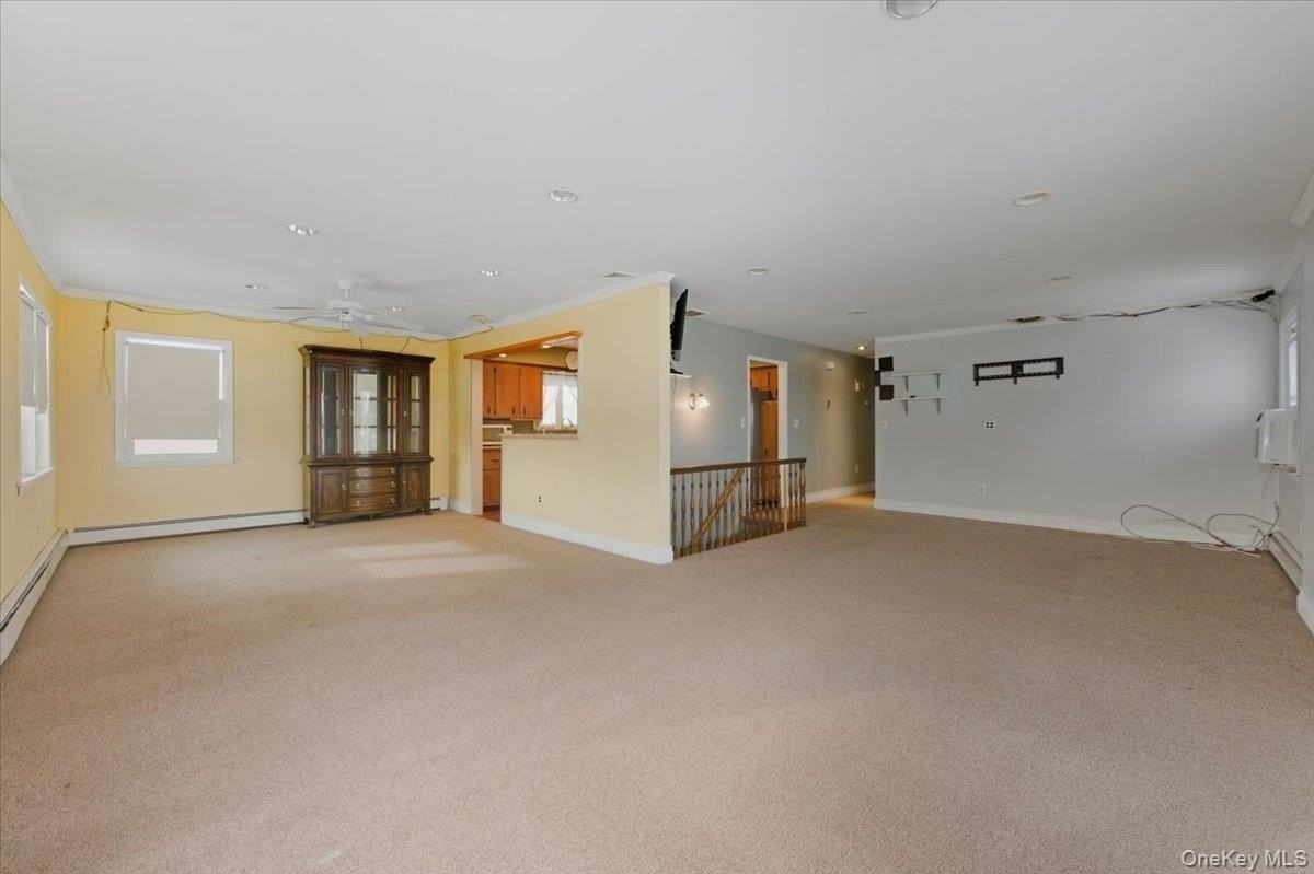 401 W Walnut Street unit: Upper - Photo 3 of 17