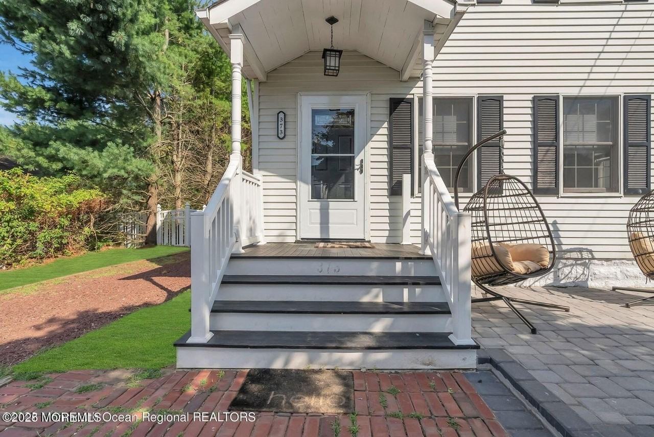 373 W Park Ave - Photo 2 of 23