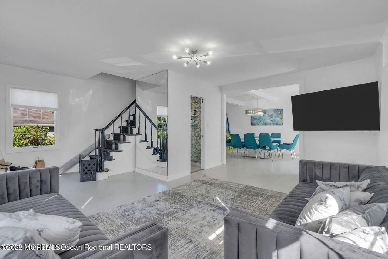 373 W Park Ave - Photo 3 of 23