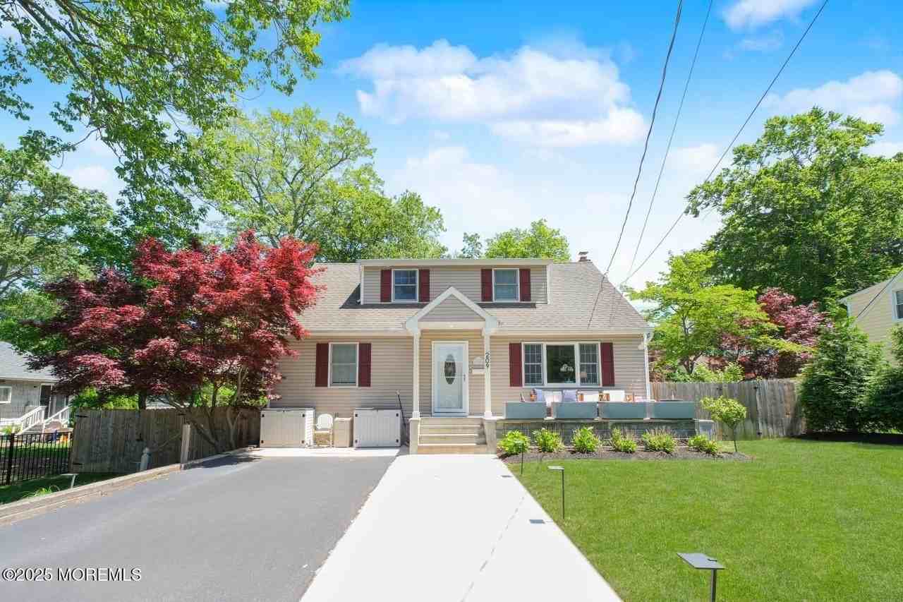 209 Woodcrest Rd - Photo 2 of 45