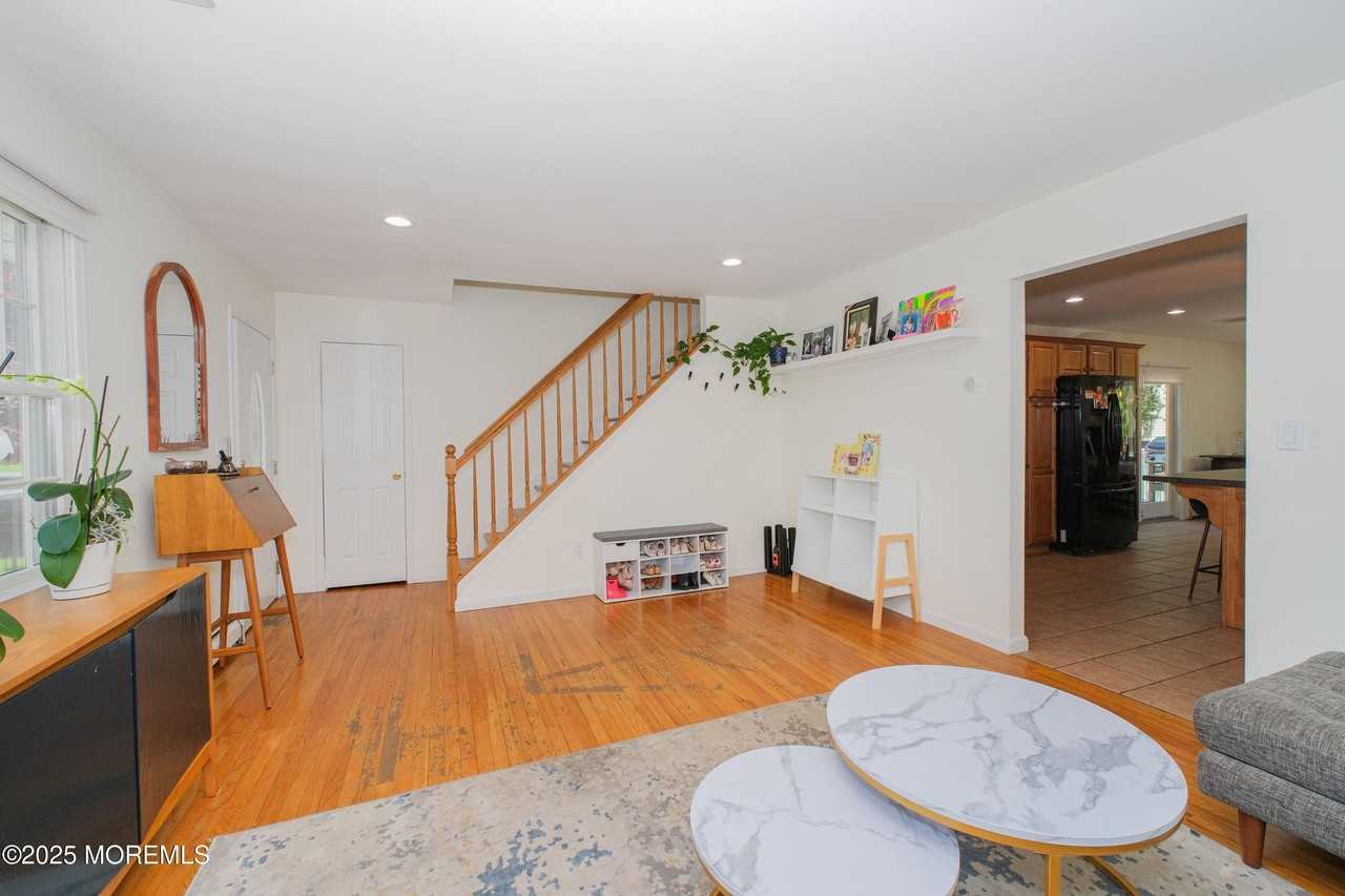 209 Woodcrest Rd - Photo 5 of 45