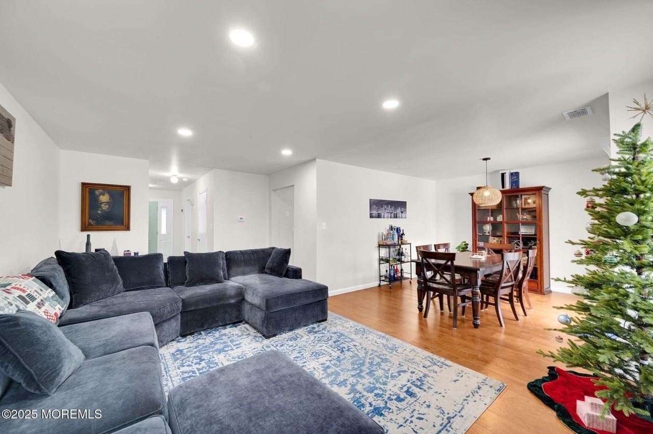 33 S Pointe Cir - Photo 5 of 30