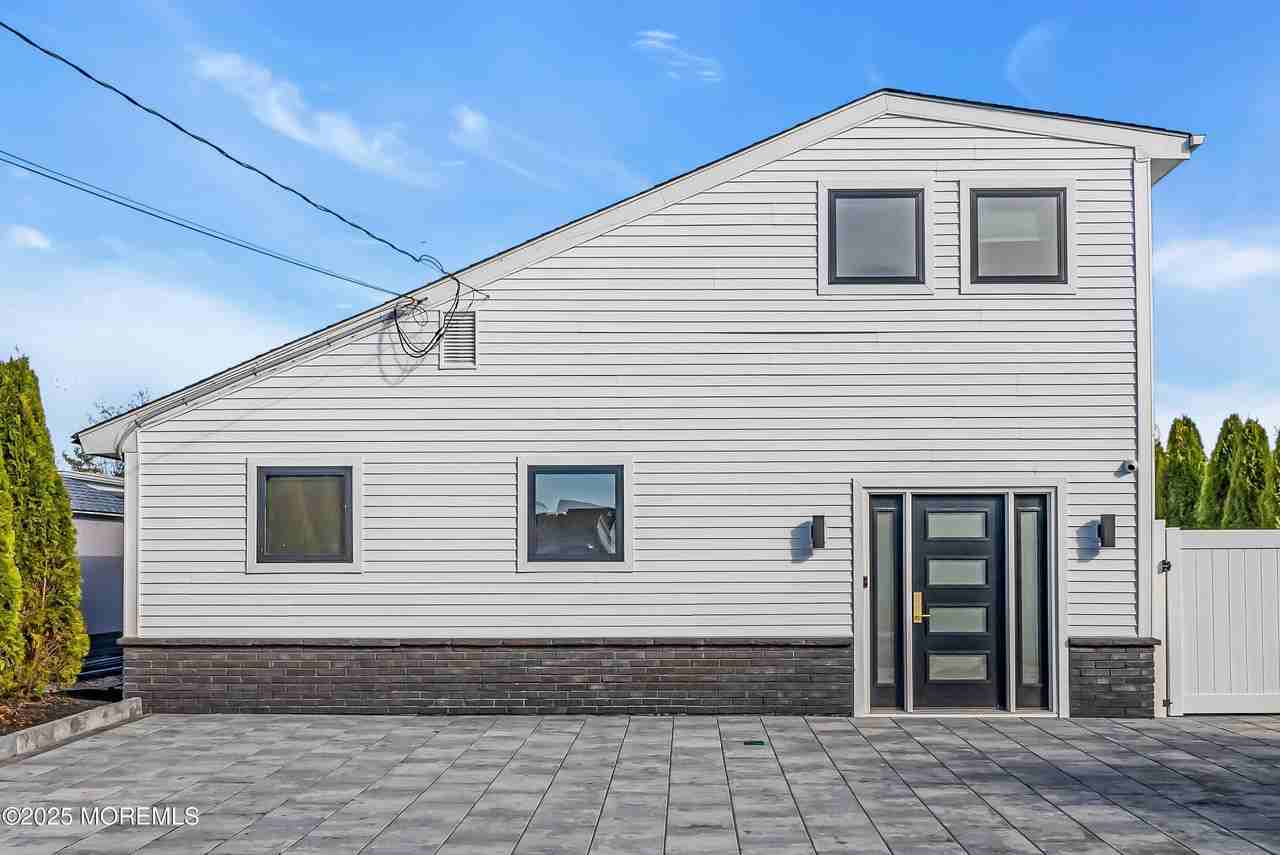 320 Silver Lagoon Dr - Photo 2 of 50