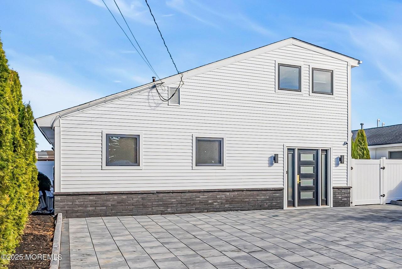 320 Silver Lagoon Dr - Photo 3 of 50