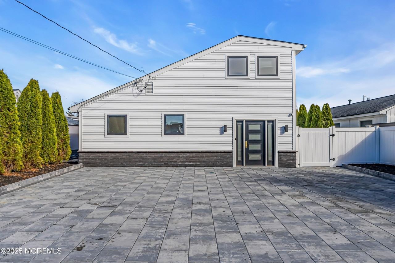 320 Silver Lagoon Dr - Photo 5 of 50