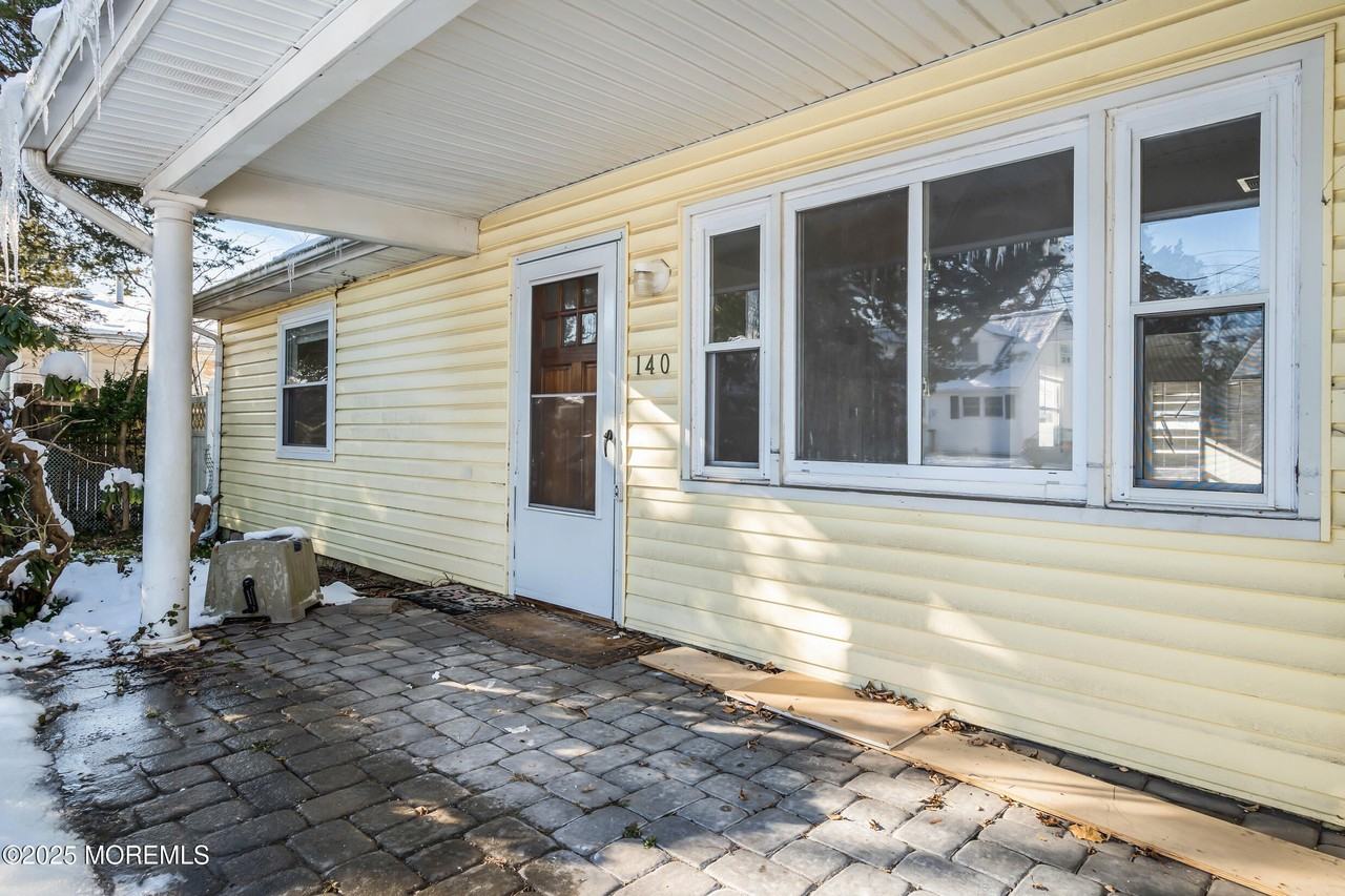 140 Main Bayway - Photo 2 of 16