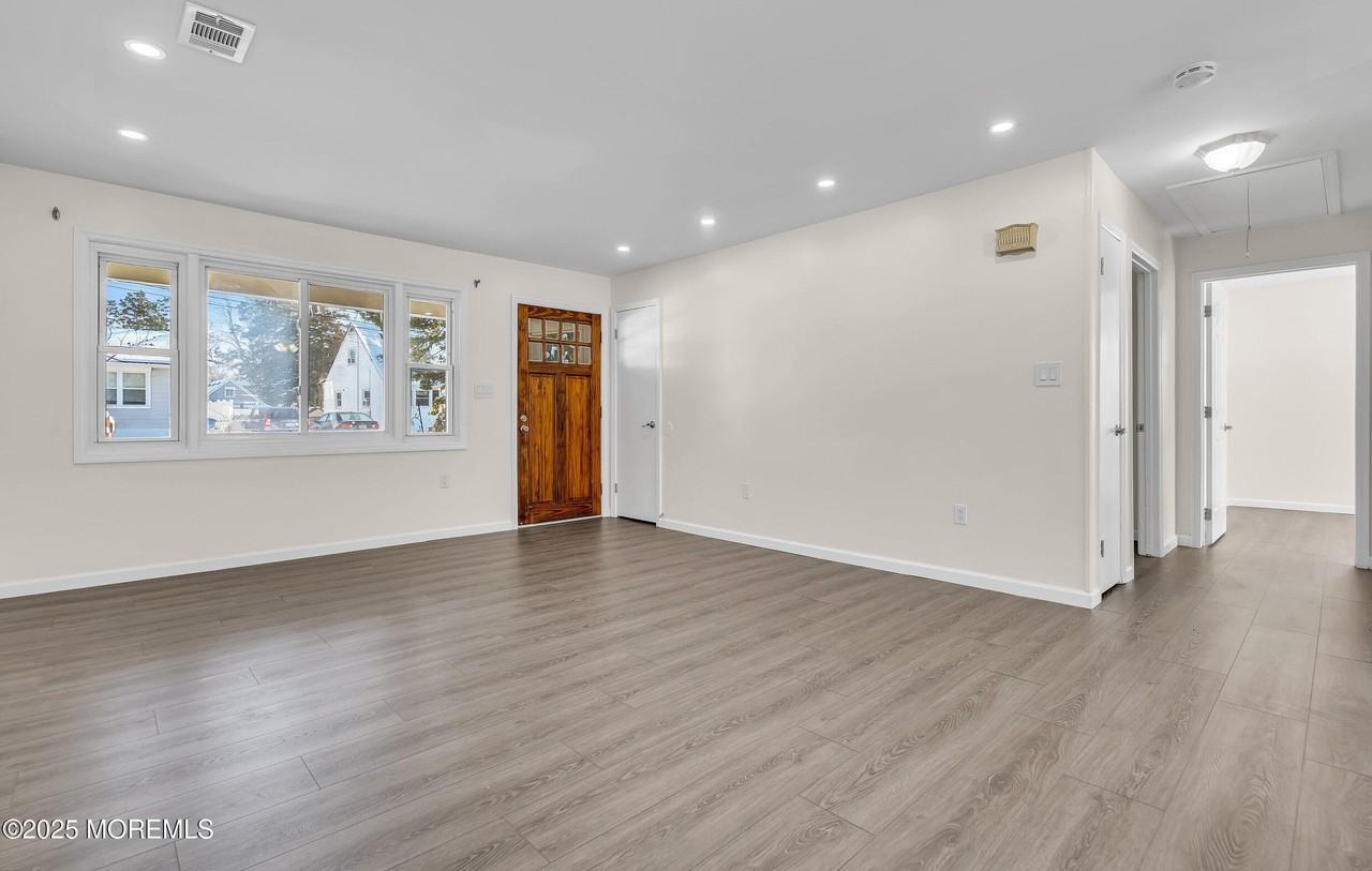 140 Main Bayway - Photo 3 of 16