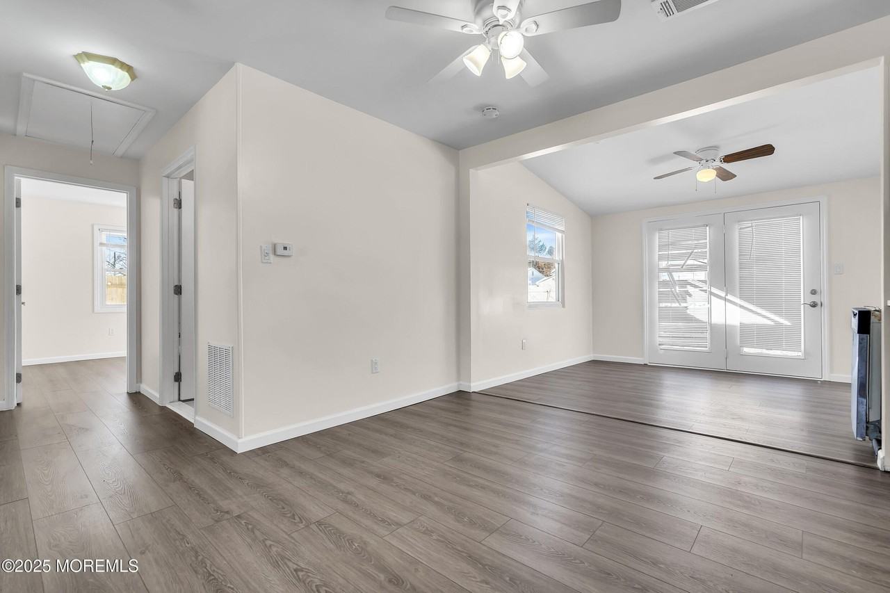 140 Main Bayway - Photo 6 of 16