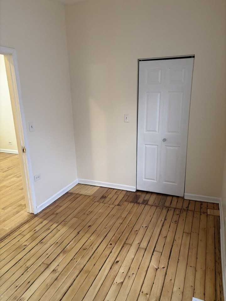 115 S Kilbourn Ave #1st - Photo 5 of 9