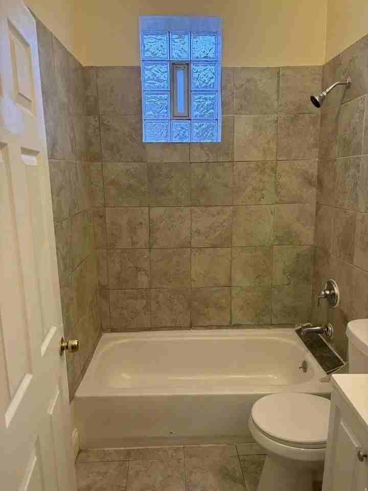 115 S Kilbourn Ave #1st - Photo 7 of 9