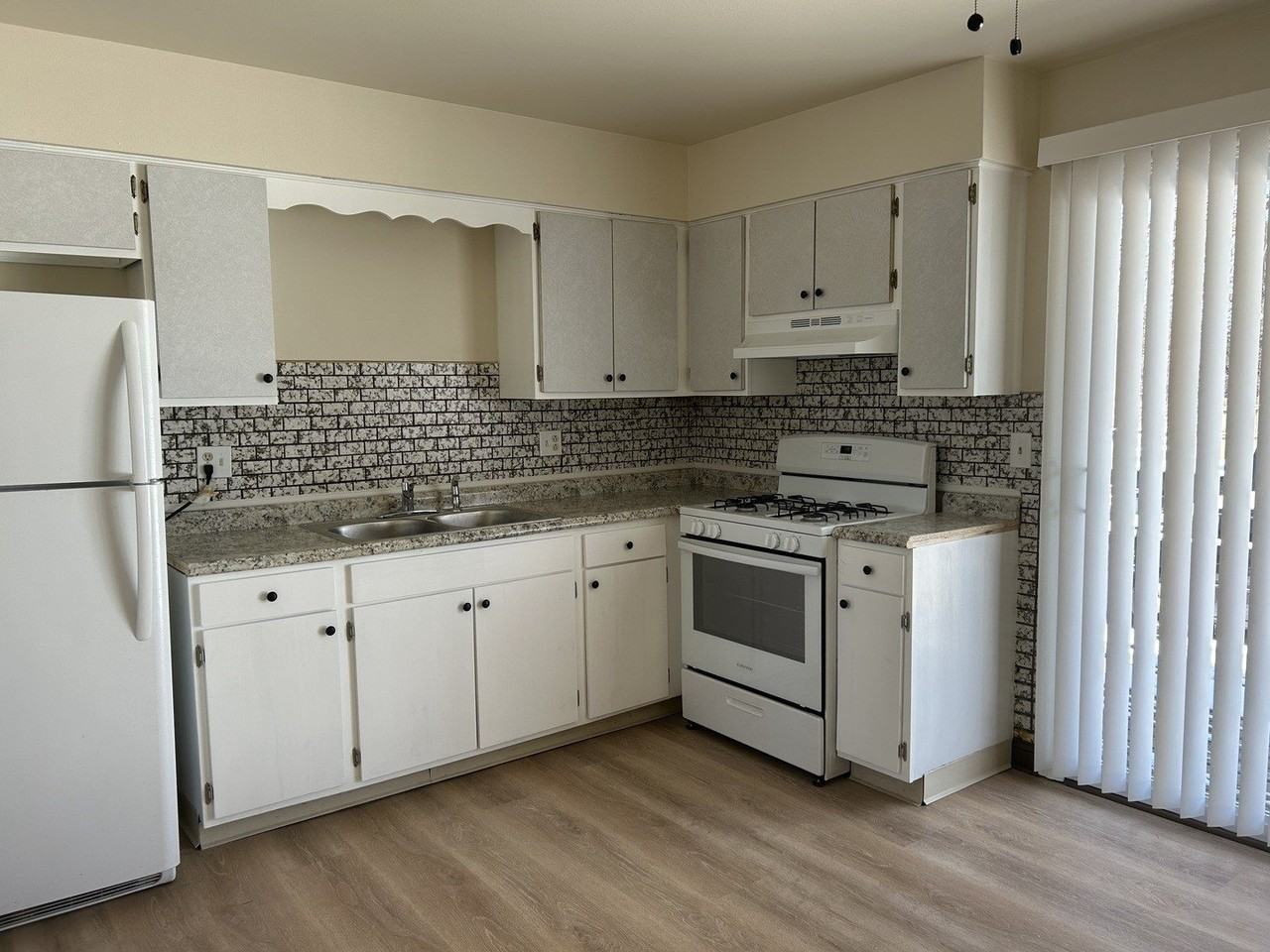 1135 Royal Blvd #2N - Photo 3 of 8