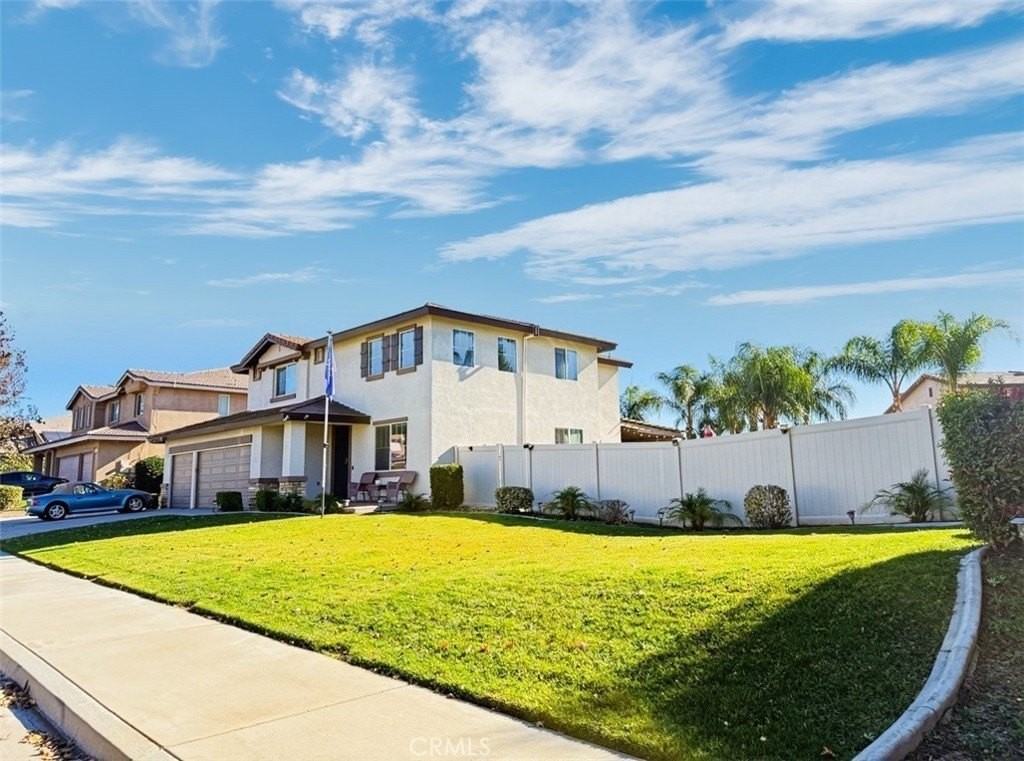 697 Calumet Ave - Photo 3 of 23