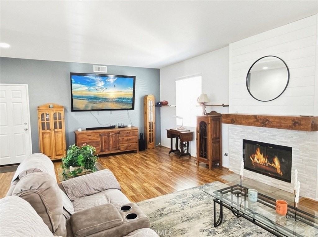 697 Calumet Ave - Photo 6 of 23