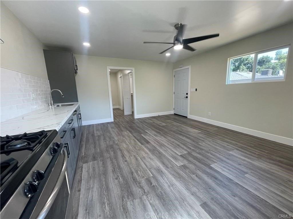 2155 Summit Ave - Photo 2 of 7