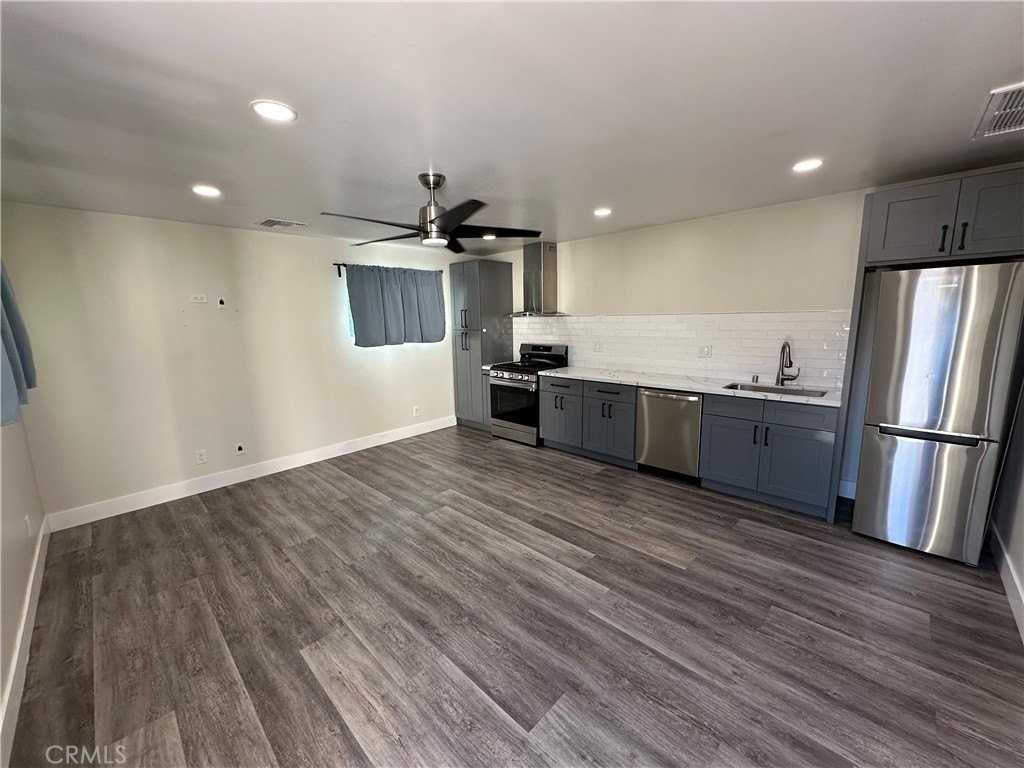 2155 Summit Ave - Photo 4 of 7