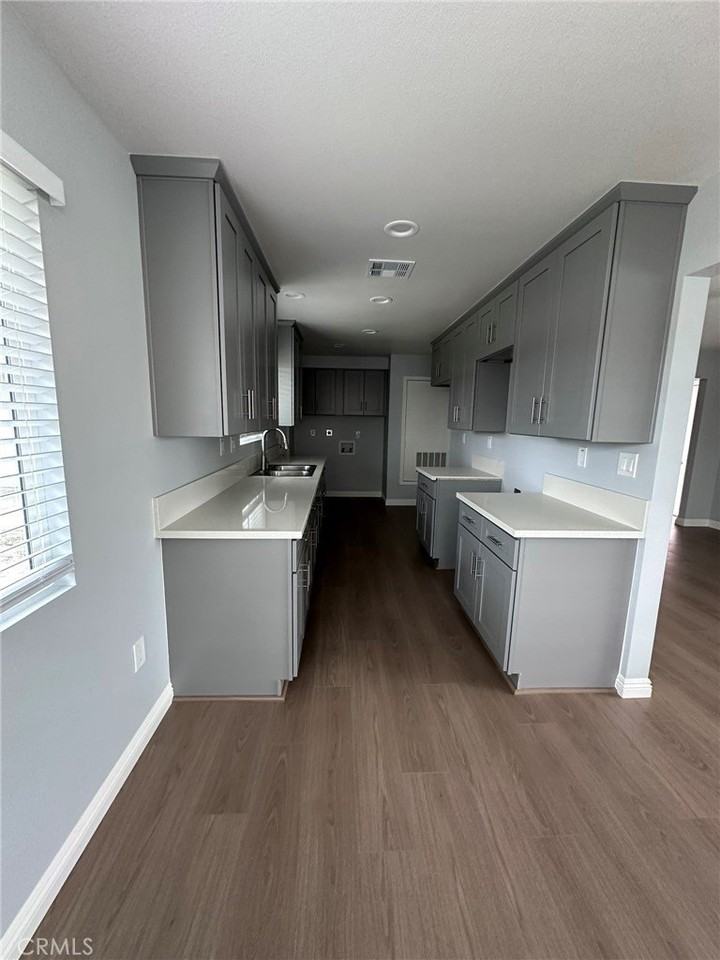 41720 Marine Dr - Photo 2 of 2