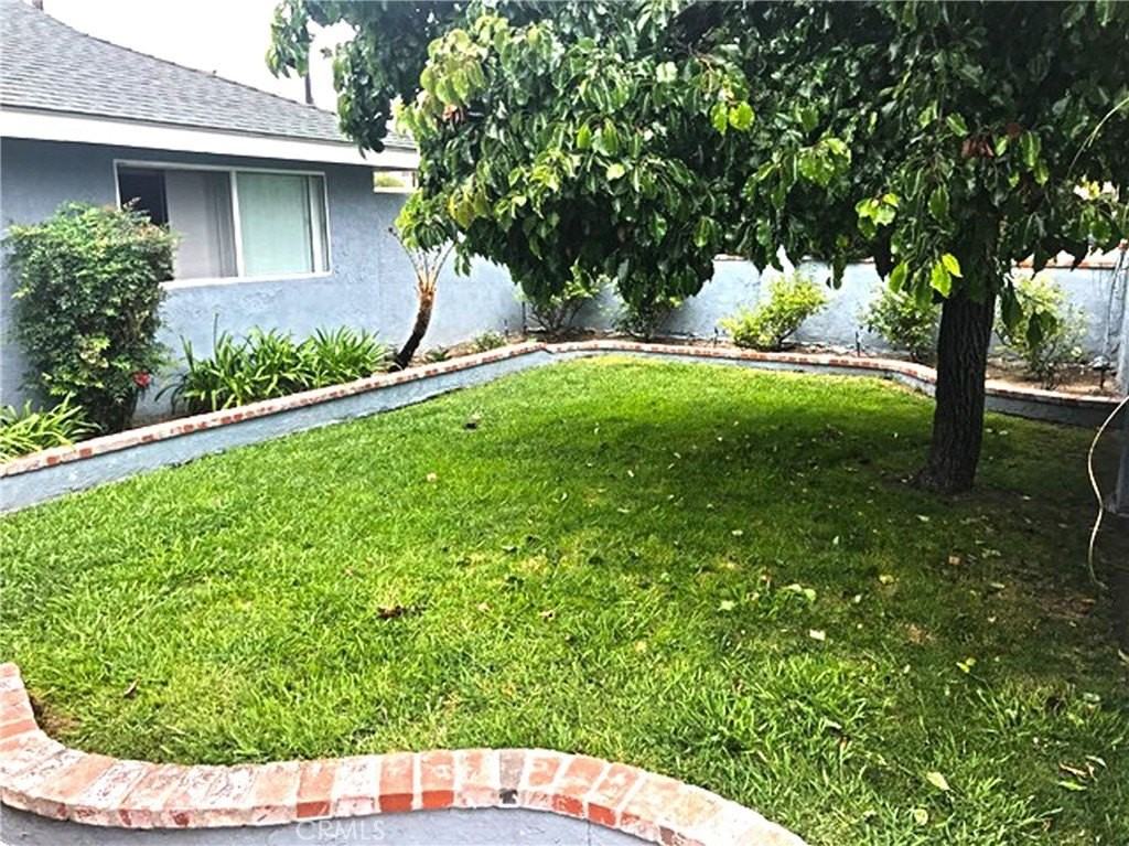 20011 Shorewood Cir - Photo 2 of 15