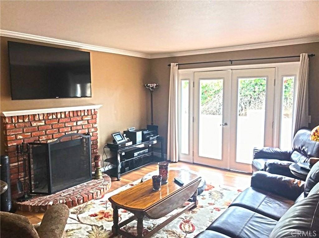 20011 Shorewood Cir - Photo 4 of 15