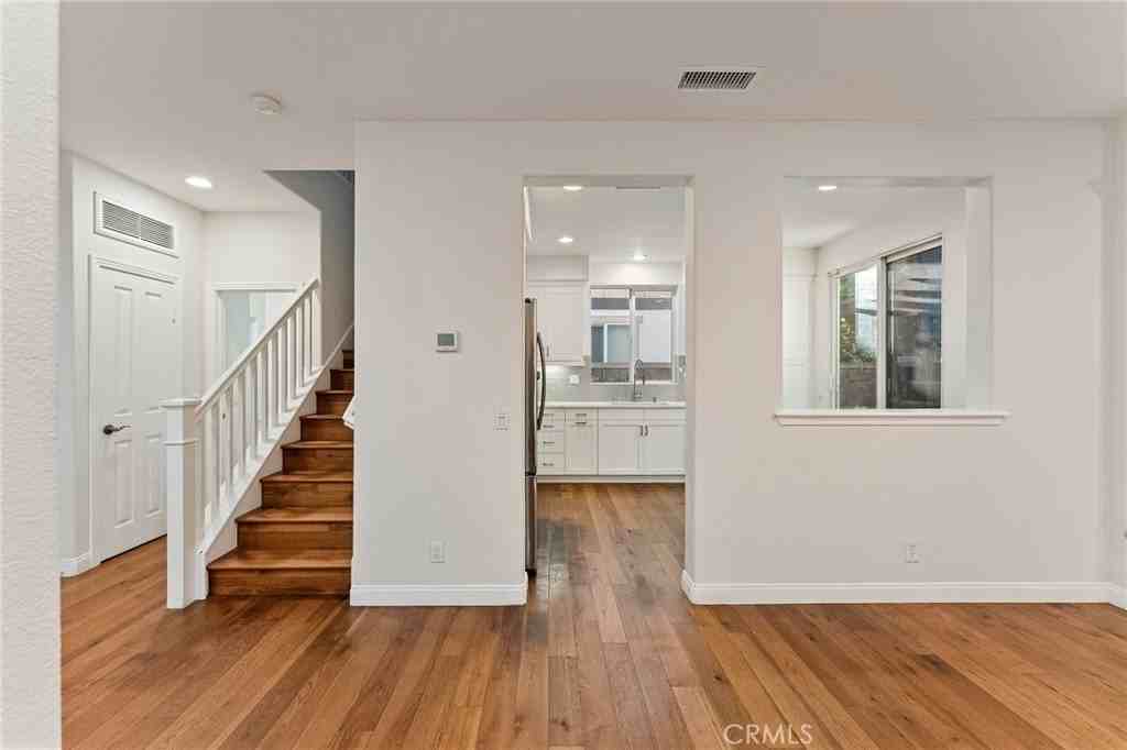 204 Windy Ln - Photo 4 of 36