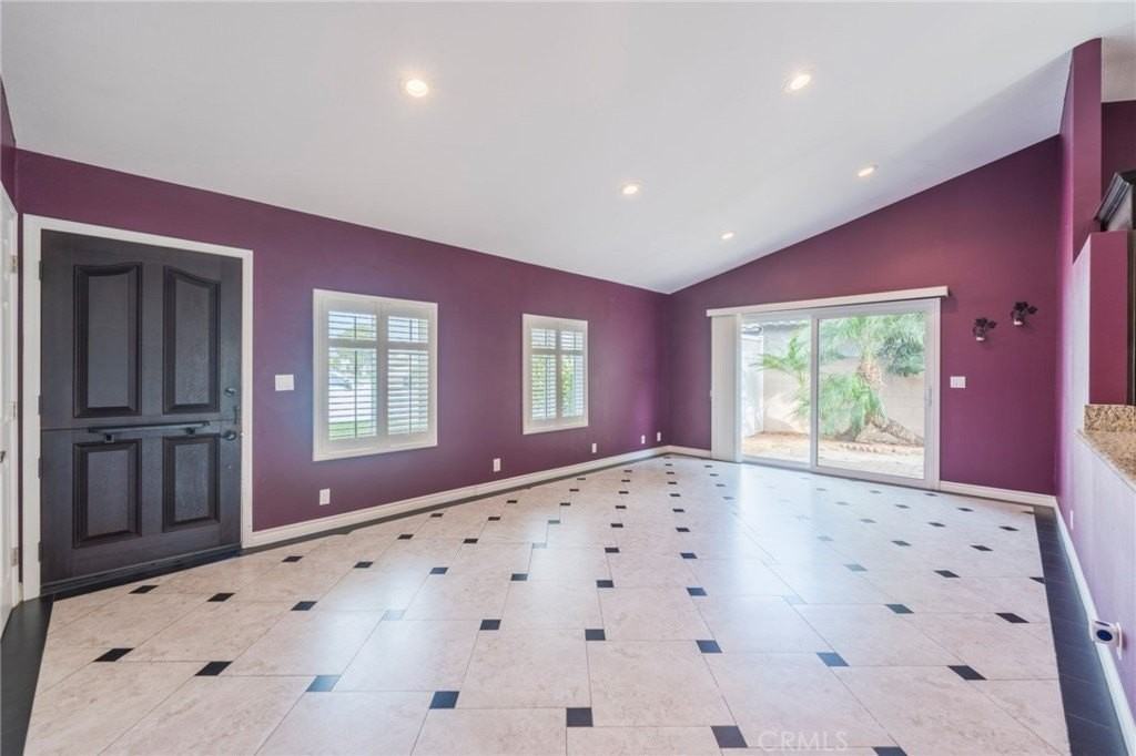 10092 Dana Dr - Photo 6 of 33