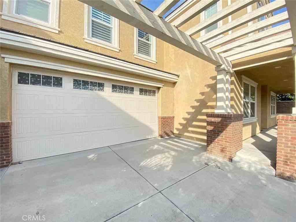 6430 Sheffield St - Photo 3 of 46