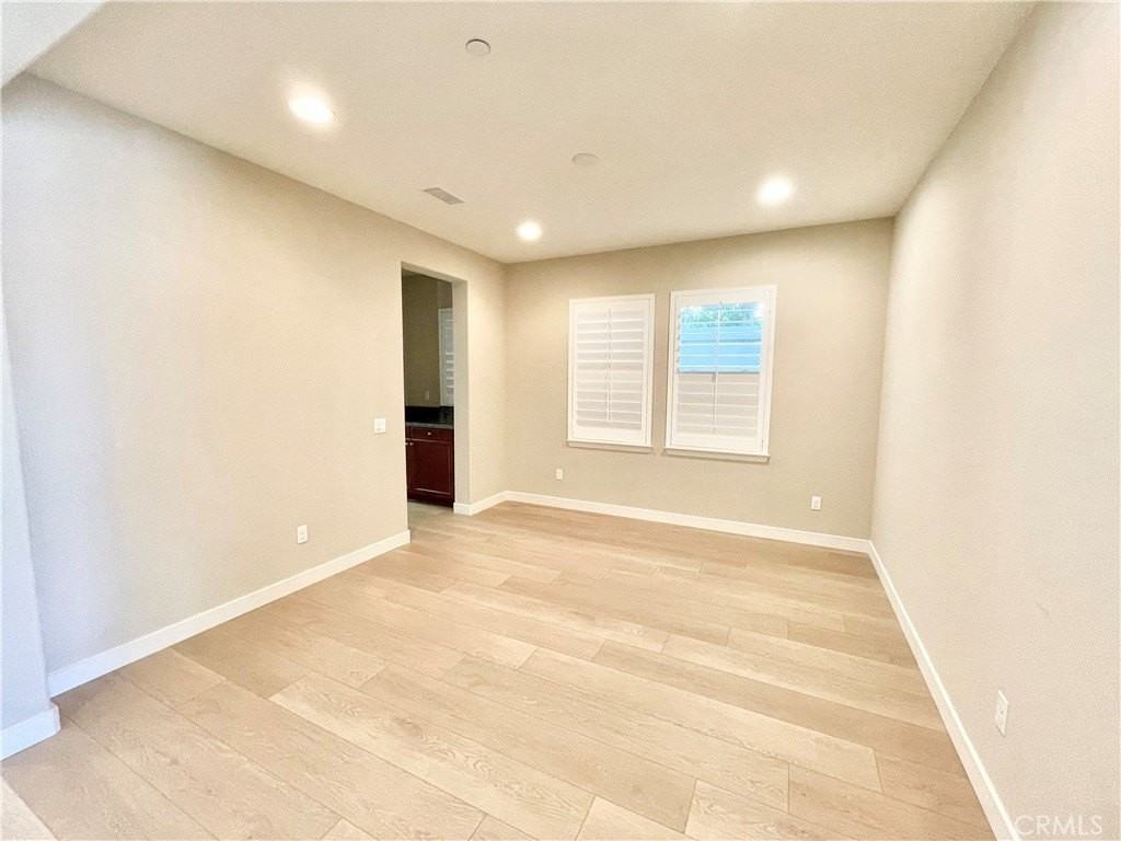 6430 Sheffield St - Photo 4 of 46