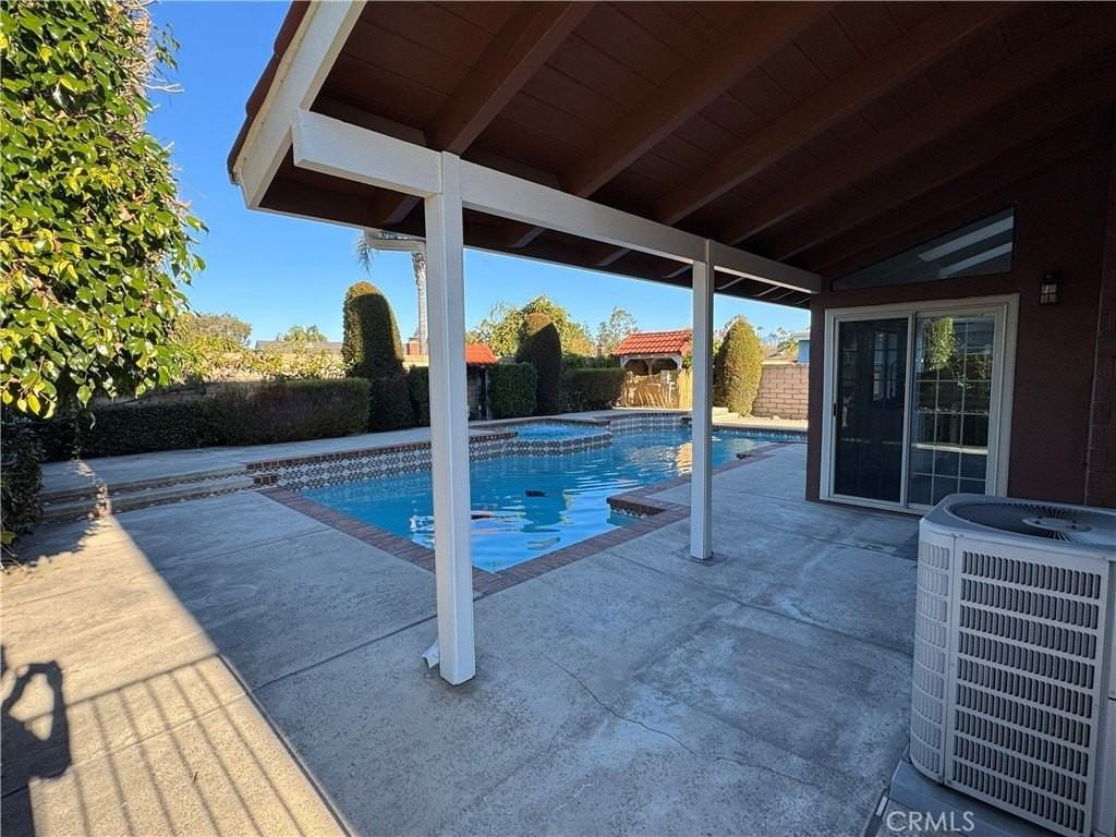 22911 Plainview Cir - Photo 3 of 26