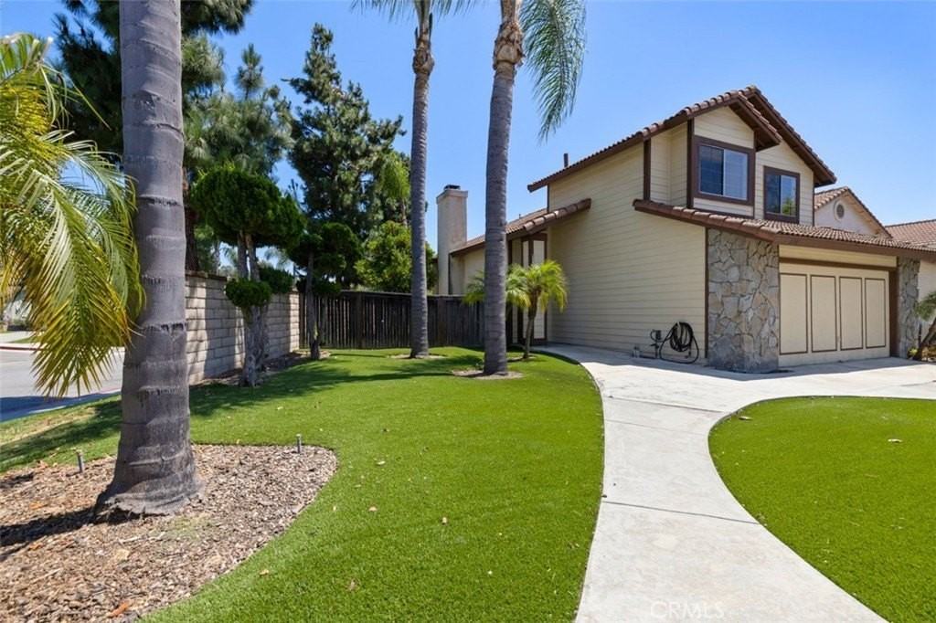 25146 Sanoria St - Photo 3 of 36