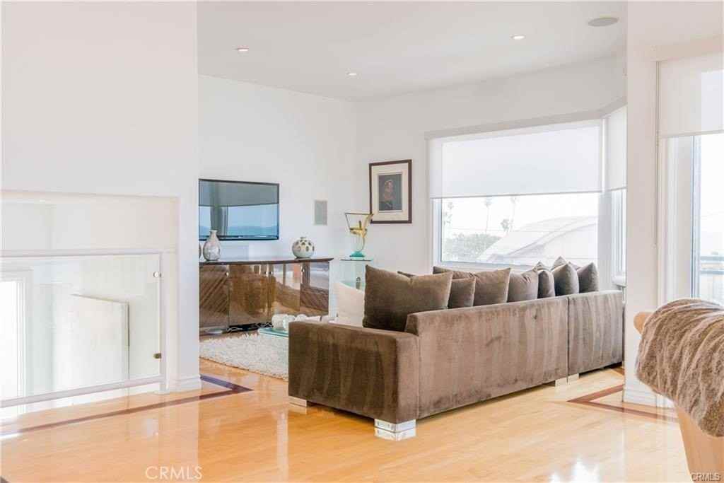 115 Waterview St - Photo 5 of 36