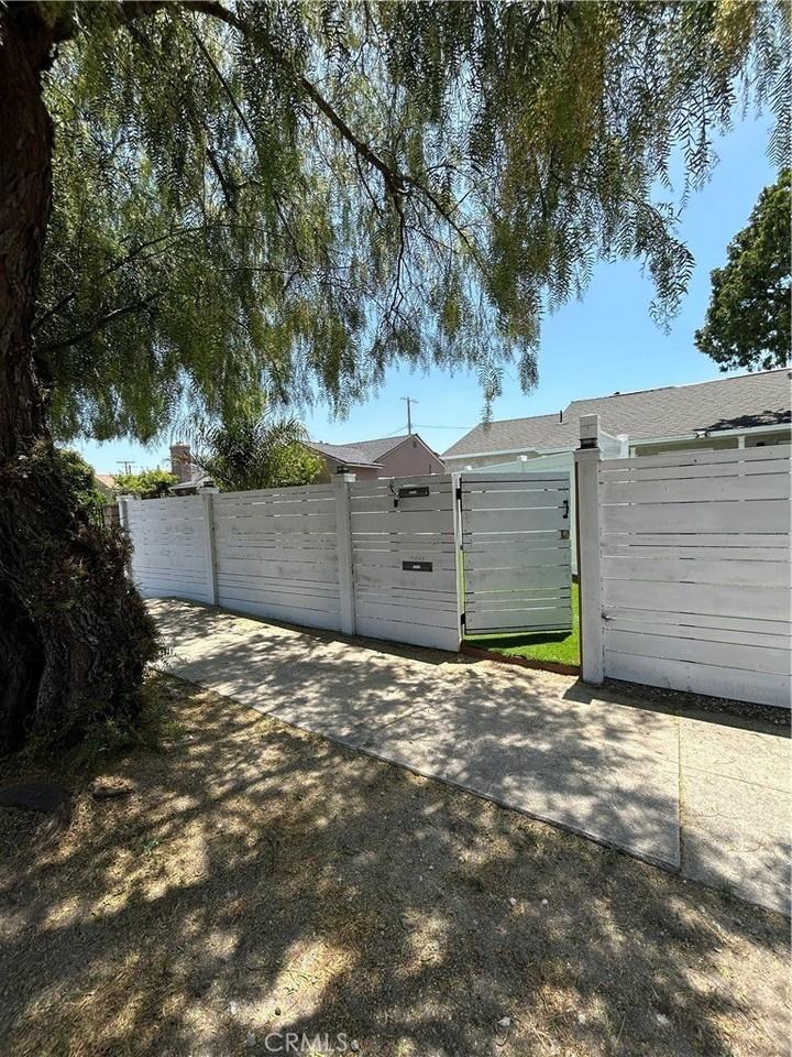 12008 Roscoe Blvd - Photo 2 of 14